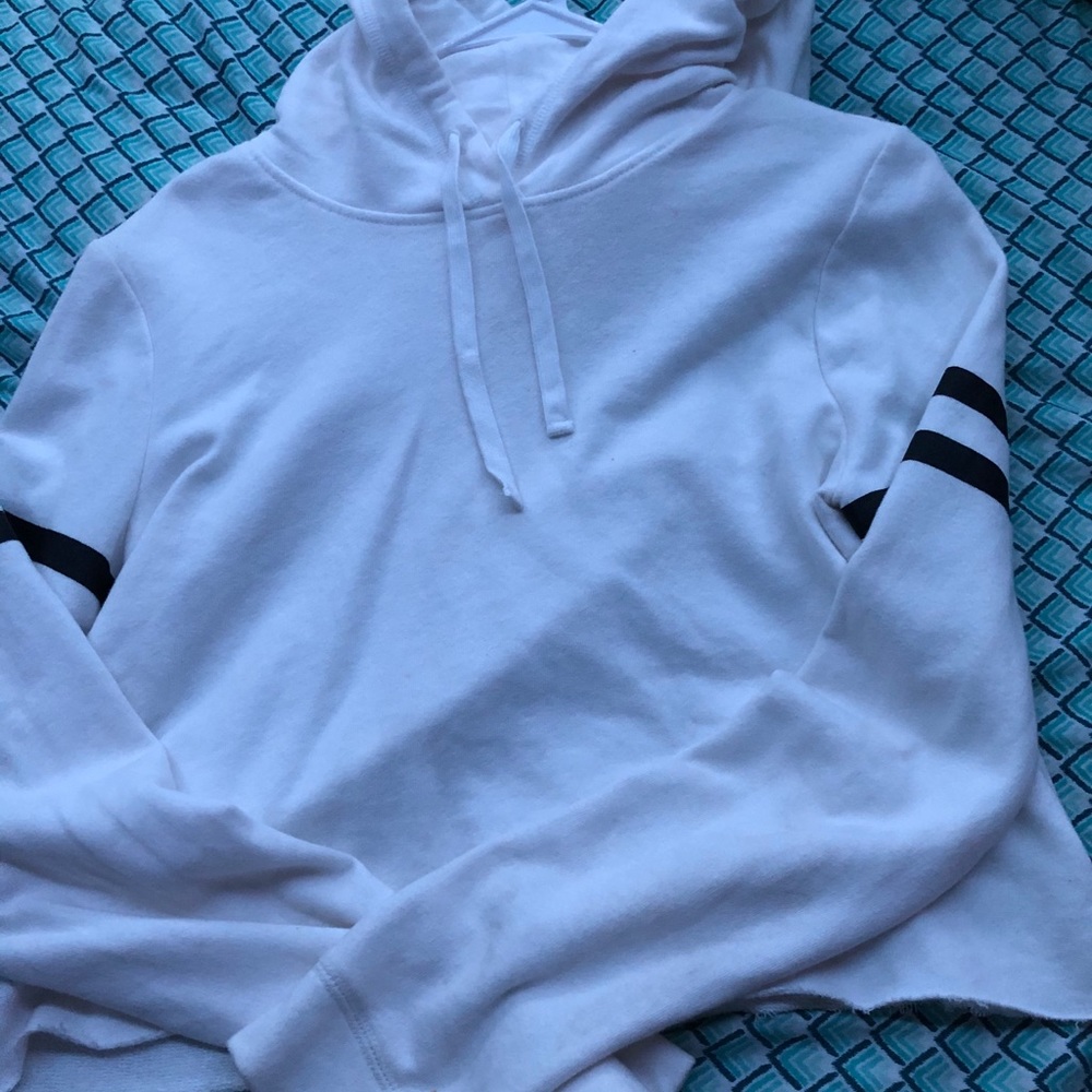 Hollister white and black crop top sweater